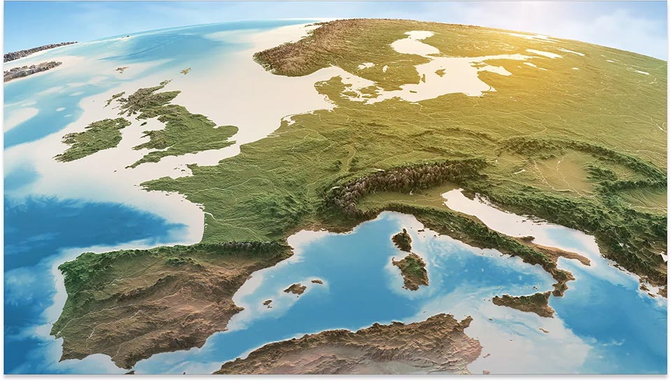 Une carte topographique de l'Europe, avec des masses terrestres représentées dans différentes nuances de vert et de brun et entourées de plans d'eau bleus.