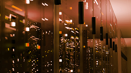 Centre de données moderne protégé par des portes en verre