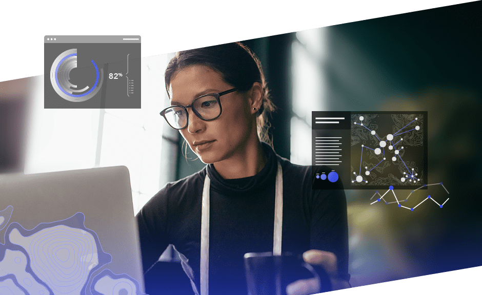 Image d’une professionnelle travaillant sur un ordinateur portable en tenant une tasse, figurant dans un parallélogramme sur lequel des cartes et des graphiques sombres sont superposés