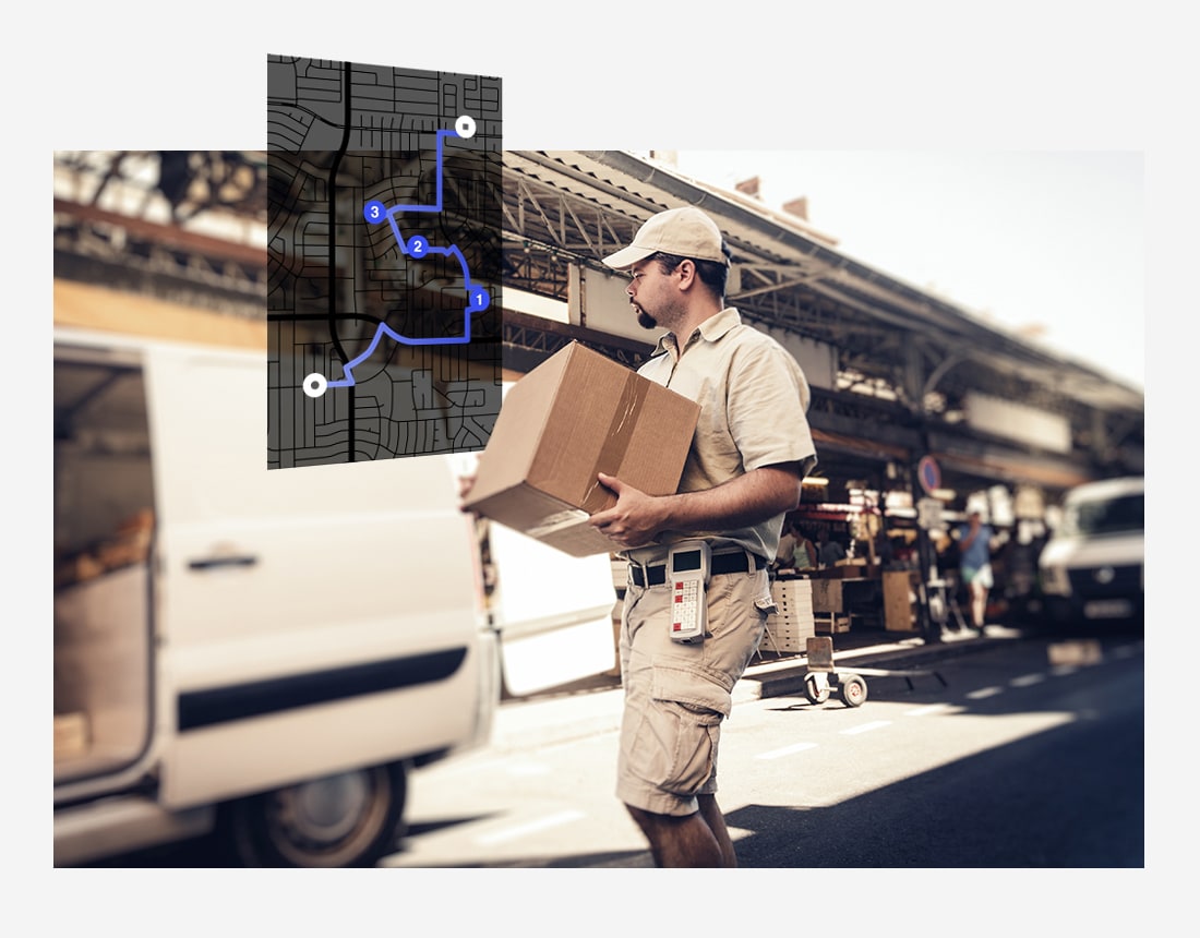 Travailleur portant un carton vers un camion, et itinéraire d'ArcGIS.