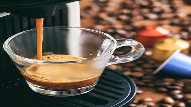 Vue aérienne d’une ville. L’image représente la carte détaillée d’une ville avec des rues, des bâtiments et d’autres entités clairement marquées.