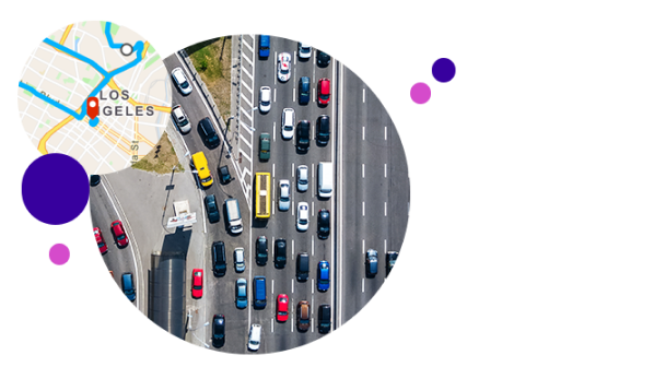 Vue aérienne d’une autoroute surchargée avec des voitures rejoignant le trafic par une bretelle d’accès, recouverte d’une image circulaire d’une carte avec une punaise de localisation sur Los Angeles