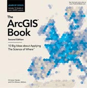 Couverture blanche du livre The ArcGIS Book avec un motif géométrique abstrait gris et bleu