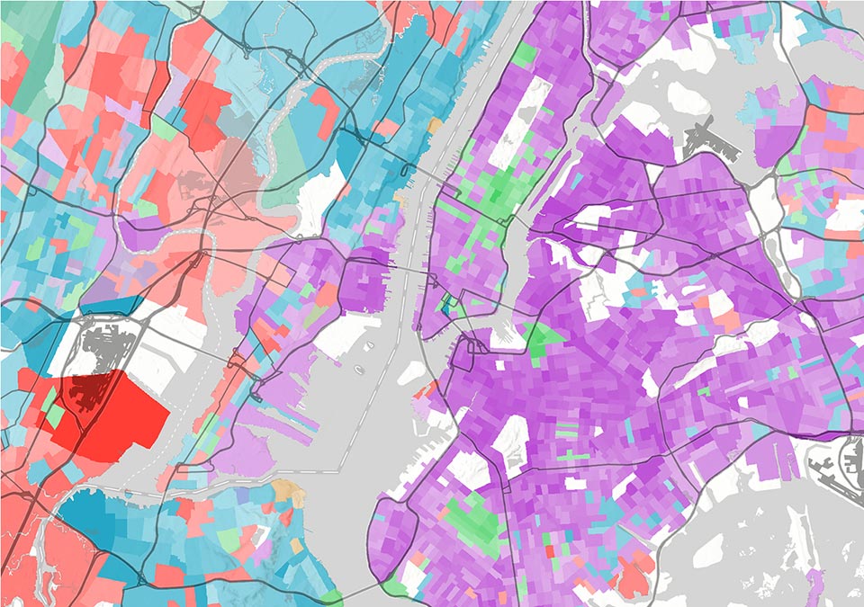 Plan de la ville de New York avec des parcelles ombrées en violet, bleu, rouge et blanc. 
