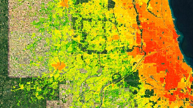La carte d’une ville côtière présente les points chauds du centre-ville en rouge, passant à l’orange, au jaune et au vert dans les banlieues proches et les zones rurales