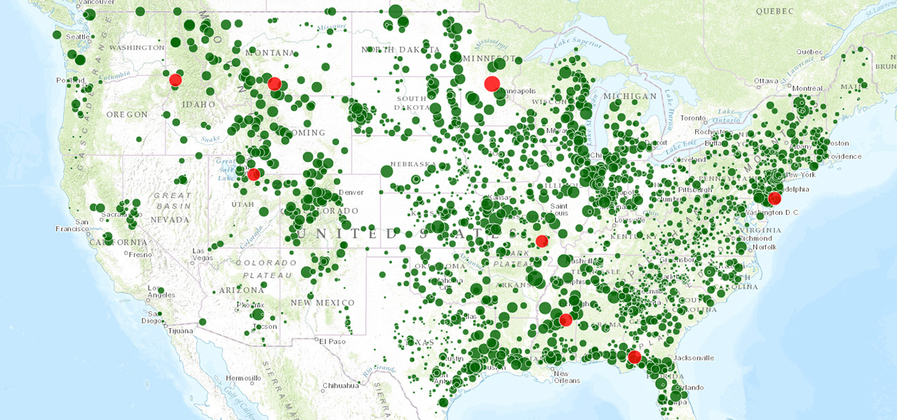 Carte des États-Unis parsemée de points verts et rouges à la taille variable.