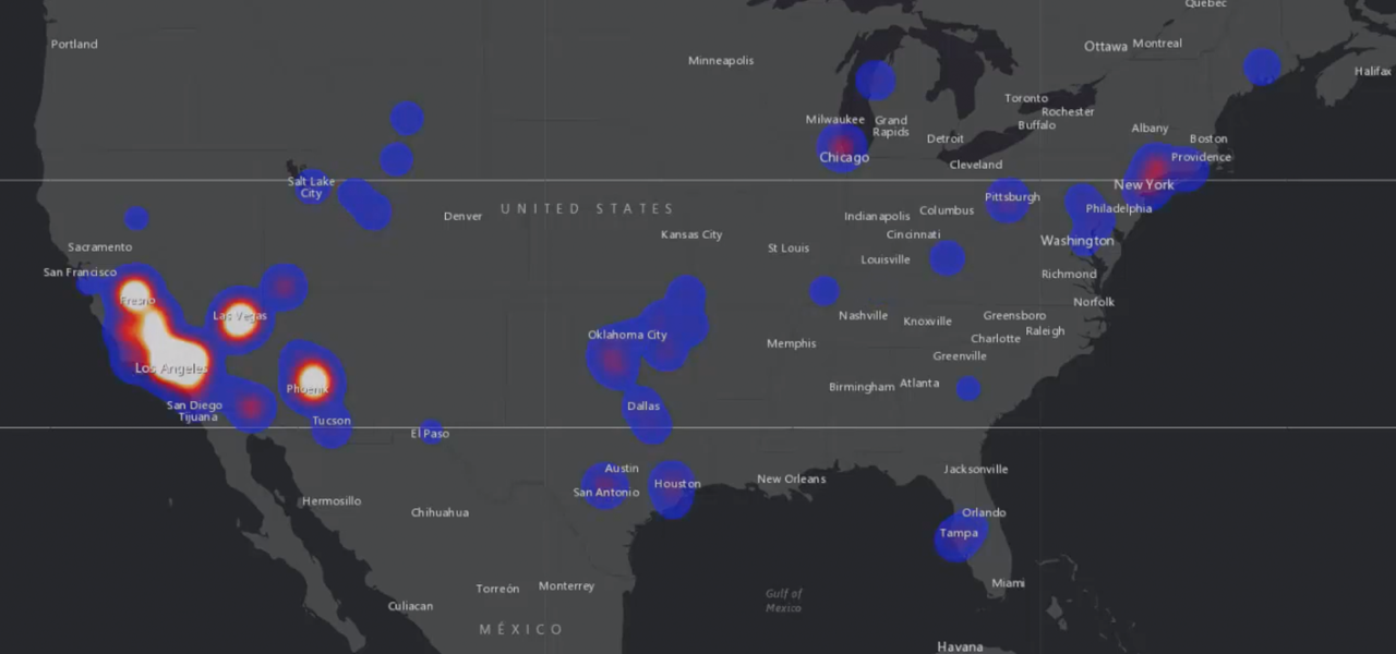 Carte des États-Unis parsemée de points allant du bleu foncé au blanc en passant par le rouge.