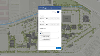 Carte indoor d’un aéroport illustrant le point bleu signalant la position actuelle et des points de données ronds éparpillés dans une vue aérienne
