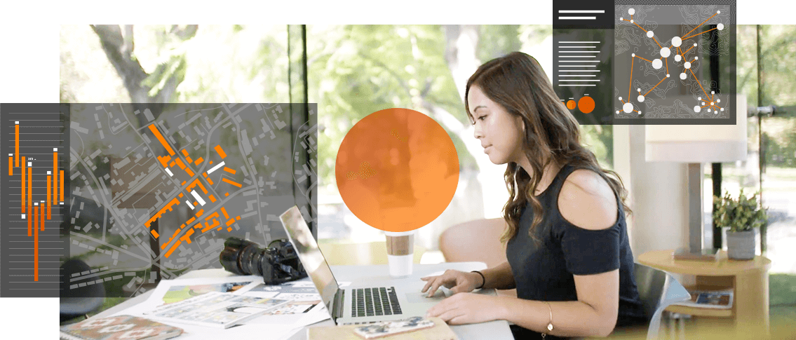 Femme utilisant Arcgis Maps for Adobe Creative Cloud