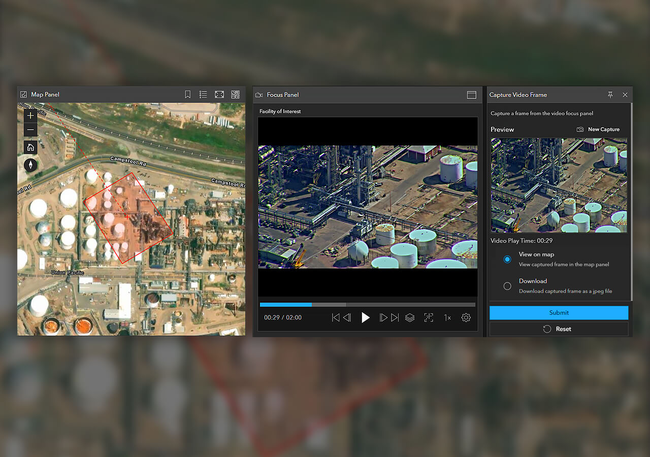 Trois images côte à côte d’une installation industrielle ouvertes dans ArcGIS Excalibur