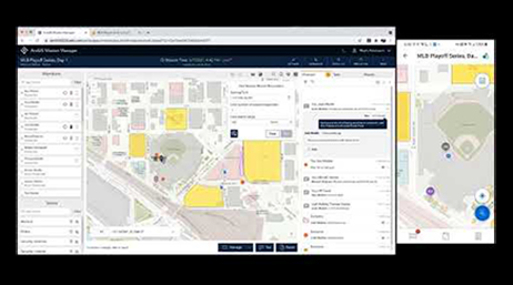 Ouvrier portant un gilet de sécurité et regardant son téléphone dans un champ verdoyant, et téléphone à écran tactile affichant la solution de mesure Spike dans ArcGIS Survey123