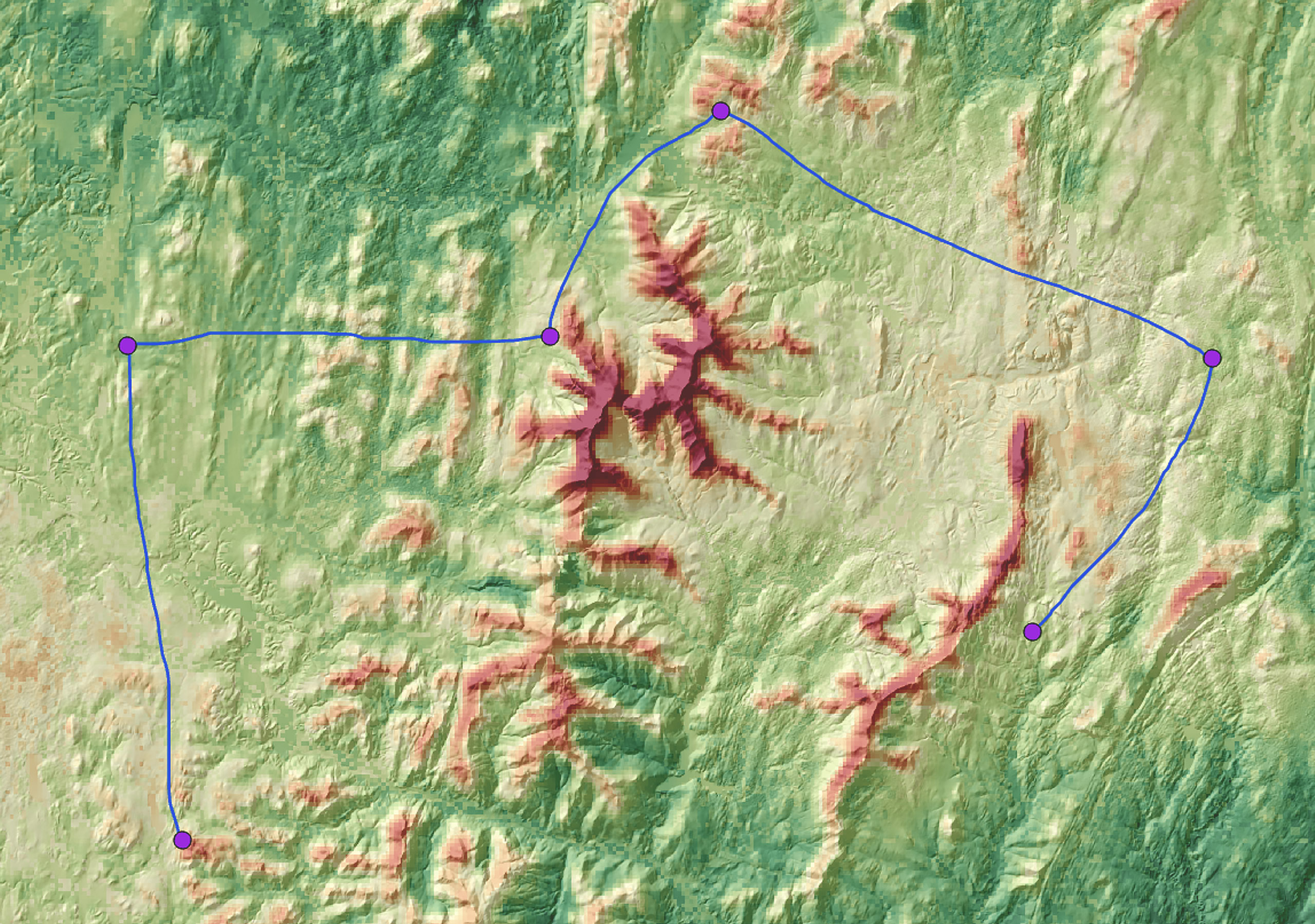 Une carte 3D avec des ombrages verts, jaunes et rouges affiche six points violets signalant des zones d’intérêt, toutes reliées par une ligne bleue