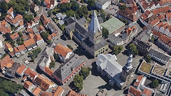 Modèle de ville numérique montrant des arbres et des bâtiments pour la planification de la ville et de ses infrastructures