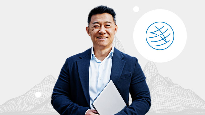 Professionnel en veston bleu tenant un ordinateur portable gris métallisé avec une icône en encart représentant un triangle et des lignes connectées