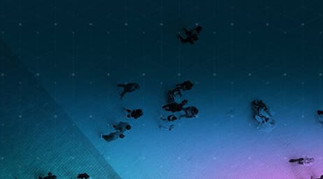 Vue de haut en bas de personnes en train de marcher recouverte par un graphique à motif en bleu et violet foncés