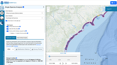 Écran affichant une carte des espèces de NOAA Fisheries en ligne à côté d’un menu d’options d’analyse