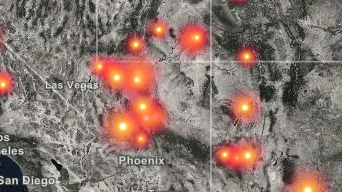 Carte en échelle de gris de la Californie du Sud, de l’Arizona et du Nevada avec des emplacements d’incendies marqués en orange