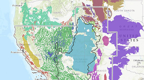 Carte de l'ouest des États-Unis avec des couleurs représentant les données sonar de colonnes d'eau