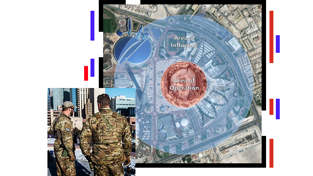 Zone de carte d’opération et deux personnes habillées en treillis