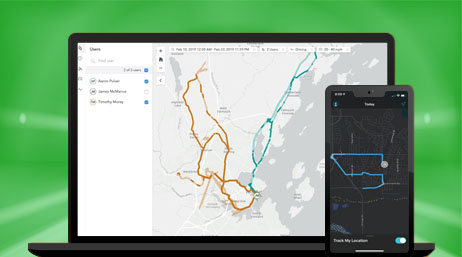 Ordinateur portable avec une carte affichant des itinéraires en jaune et en bleu utilisés pour améliorer la coordination et l’efficacité opérationnelle, ainsi qu’une carte de smartphone avec une ligne de navigation bleue