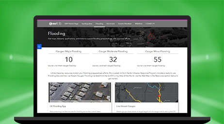 Ordinateur de bureau illustrant un site Web ArcGIS Hub sur une inondation avec des nombres d’incidents et des cartes que les utilisateurs peuvent parcourir