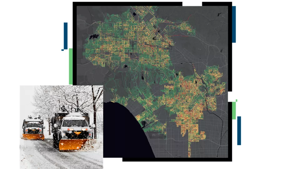 Deux camions chasse-neige dégageant une route enneigée, avec une carte en nuances de gris superposée avec des zones en vert, jaune et rouge