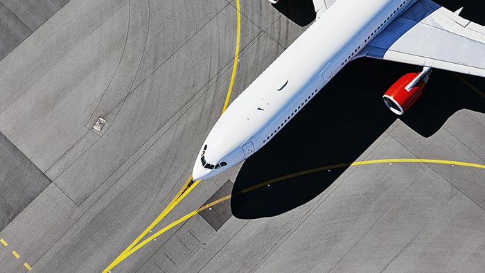 Une vue aérienne d’un avion sur le tarmac illustre la façon dont l’aéroport de Dublin a transformé ses opérations en unifiant ses données