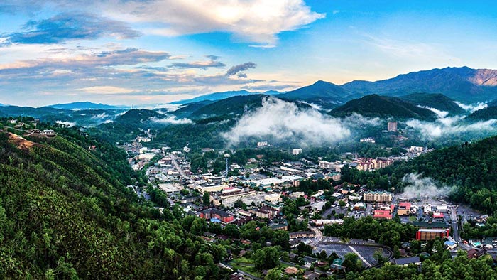 Une vue aérienne d’une ville du Tennessee illustre la façon dont le personnel gouvernemental dispose de fonctionnalités SIG