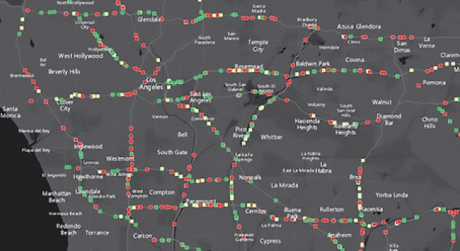 Carte de la région de Los Angeles avec des points rouges, verts et jaunes indiquant les autoroutes