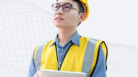 Ouvrier de chantier avec une veste jaune sur une tablette